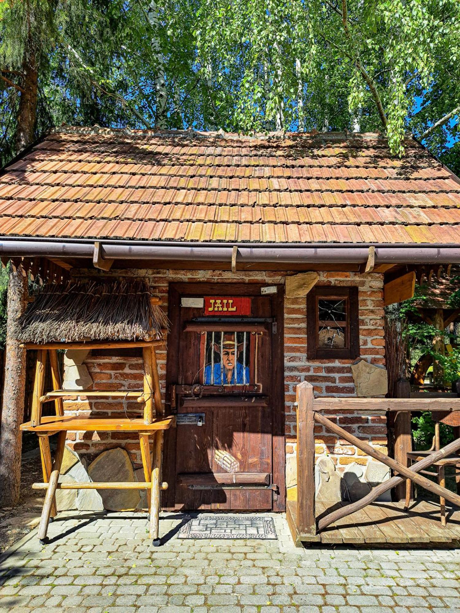 Hotel Restauracja Jas Wedrowniczek Rymanów Εξωτερικό φωτογραφία