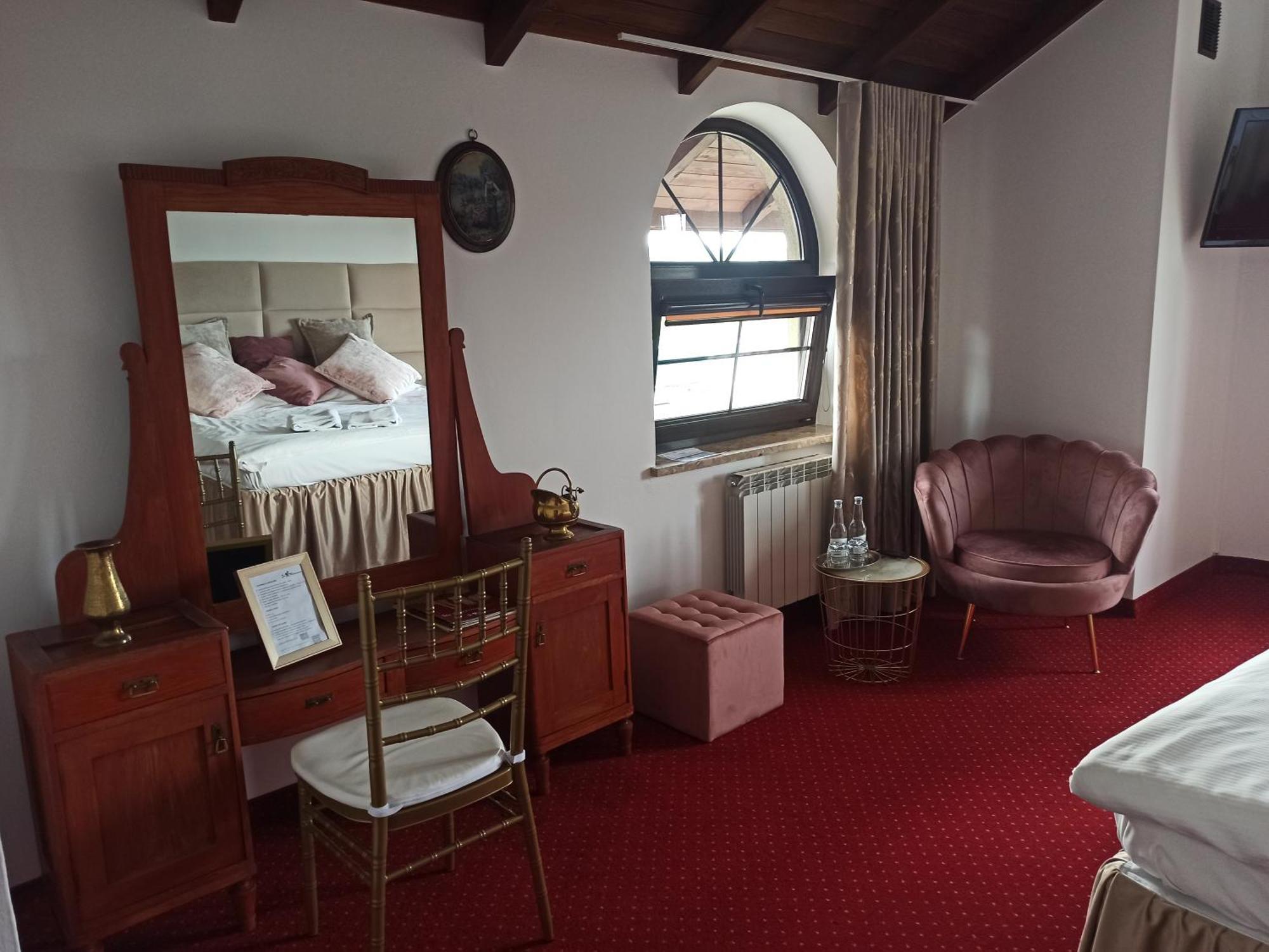 Hotel Restauracja Jas Wedrowniczek Rymanów Εξωτερικό φωτογραφία